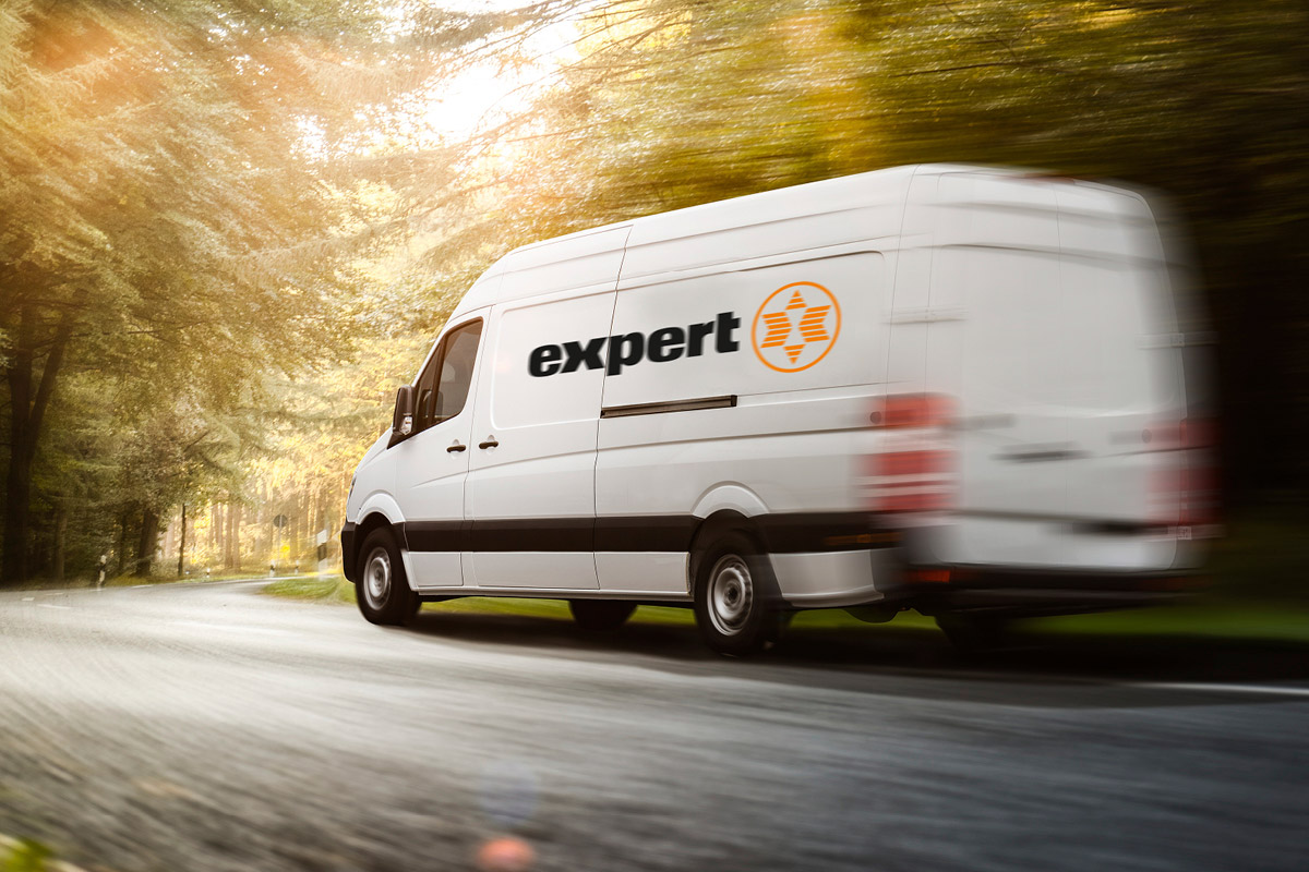 Expert Lieferwagen unterwegs zur Heimlieferung